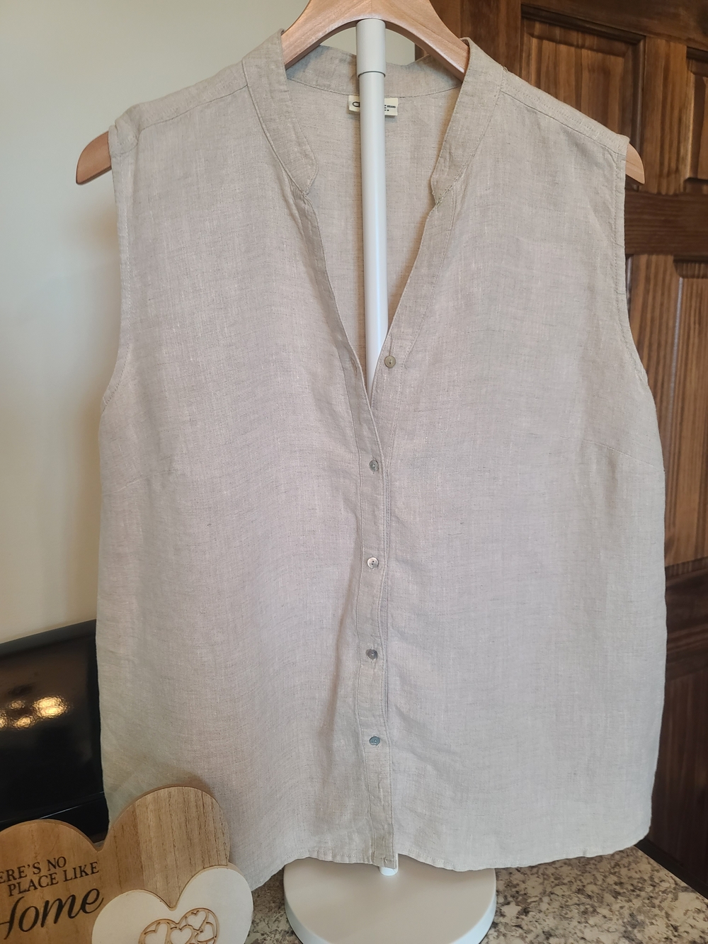 Cherokee Linen-Blend Sleeveless Button-Down Shirt in Light Beige